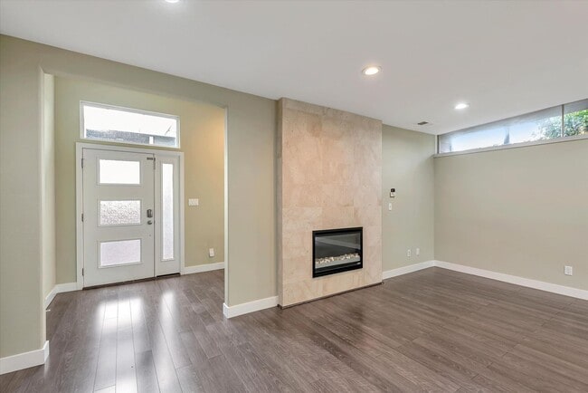 Building Photo - Modern Elegance & Effortless Style l 4BR Santa Clara Home