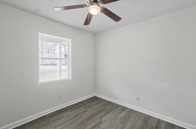 Building Photo - 740 Fleming Rd