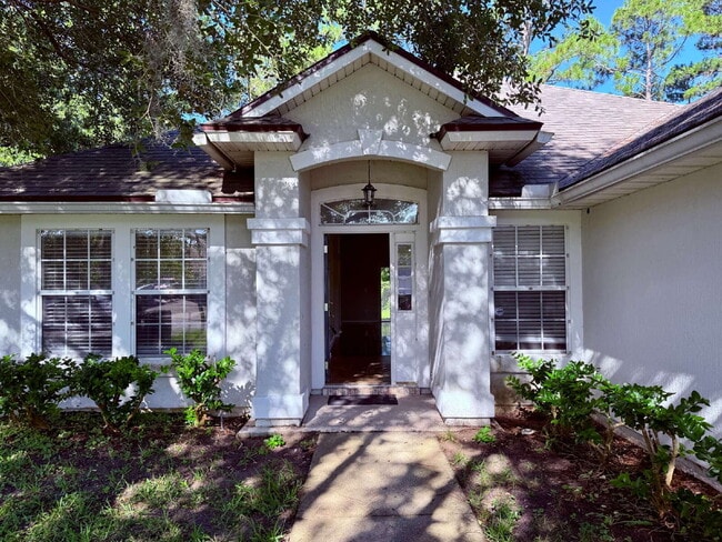 Building Photo - Stunning Lakefront Retreat: 3BR/2BA Home w...