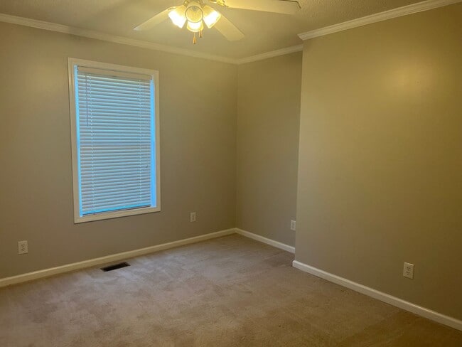 Building Photo - 3 Bedroom 3 Bathroom House with an Office.  Available Now!