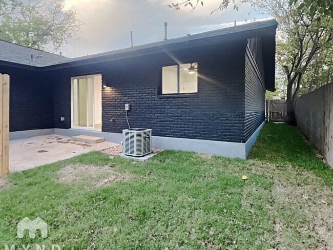 Building Photo - 1603 Rutland Dr