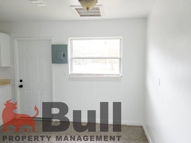 Building Photo - 40 Ruffel St