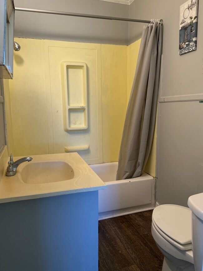 Building Photo - AMAZING LOCATION, Ranch Home Downtown Smit...