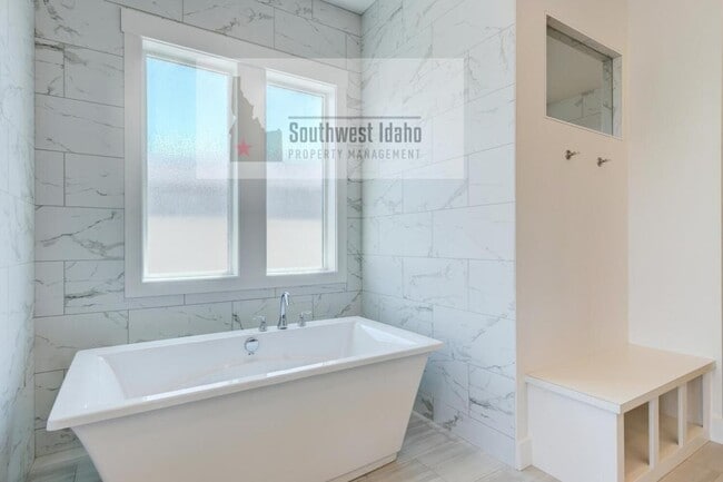 Building Photo - 476 W Buroak Dr