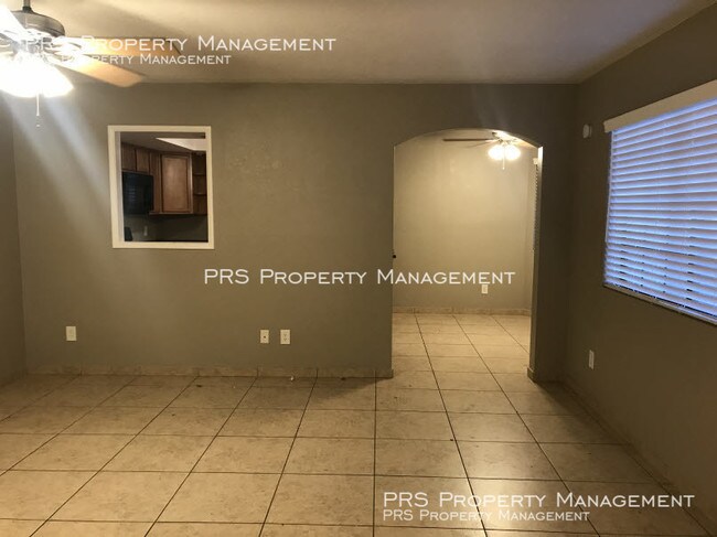 Building Photo - 925 S Longmore