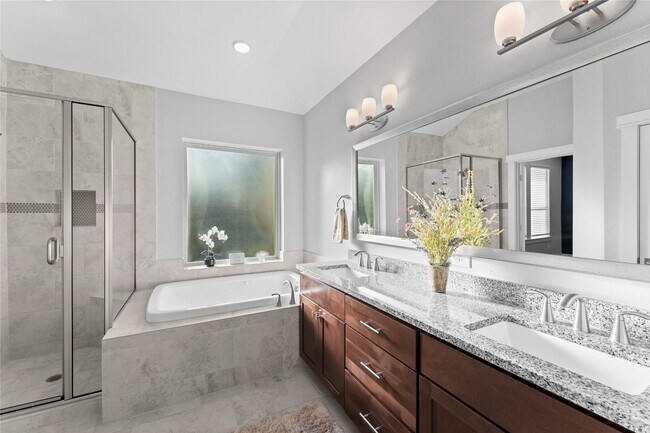 Building Photo - 817 Kamano Ave