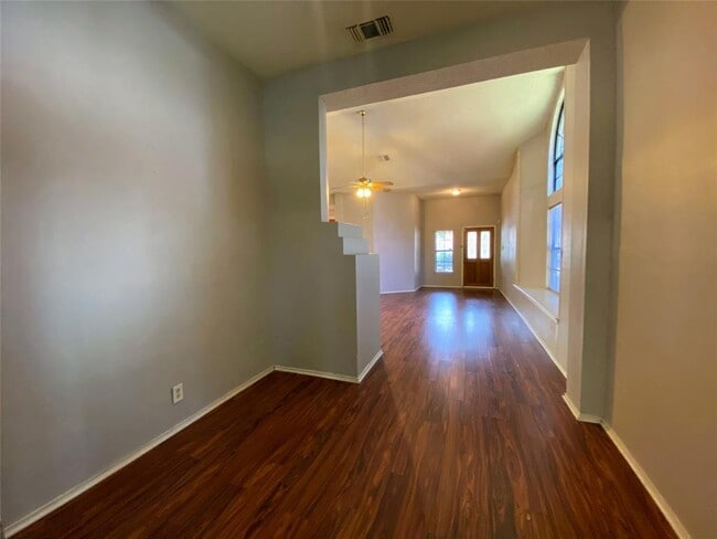 Building Photo - 3215 Tree Grove Dr