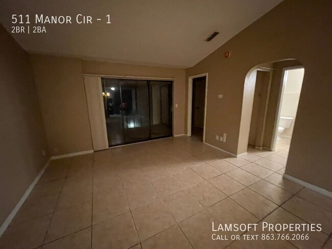 Building Photo - 511 Manor Cir