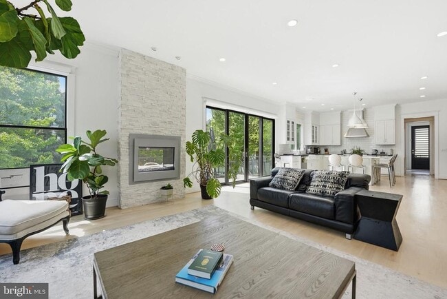 Building Photo - 2504 12th St N