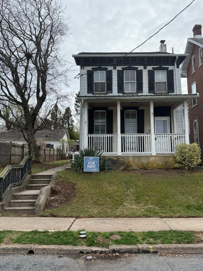 Primary Photo - 318 W 2nd St