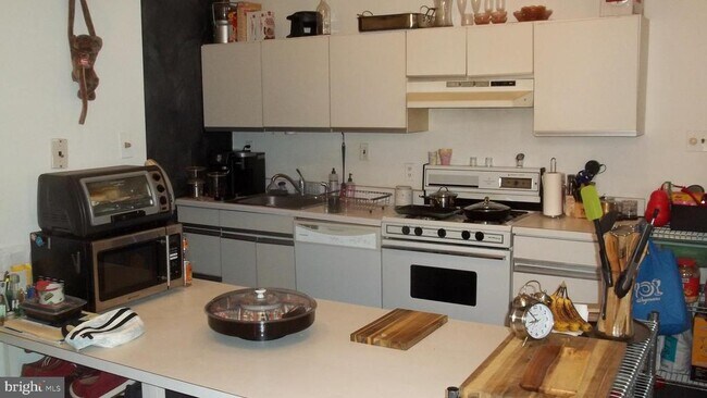 Building Photo - 408 Vine St