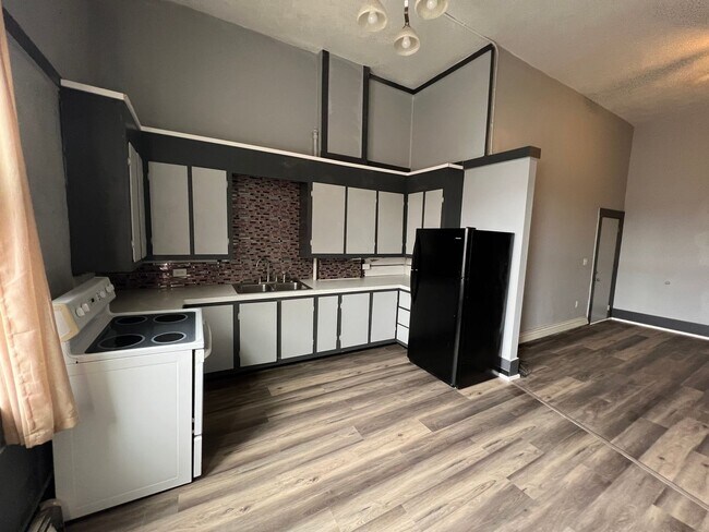 Building Photo - 317 N Clinton Ave