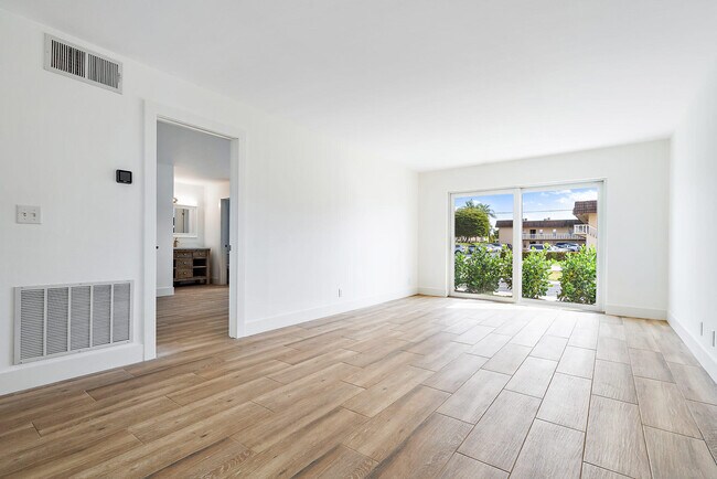 Building Photo - 401 Southwind Dr