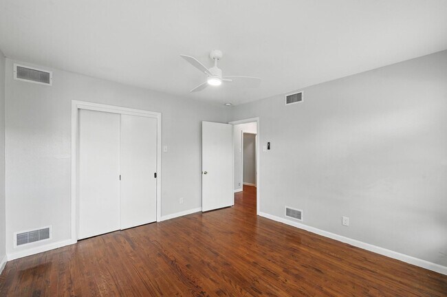 Building Photo - Newly Updated with Large Yard!
