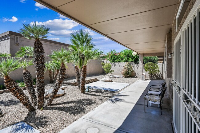 Building Photo - 9021 W Escuda Dr