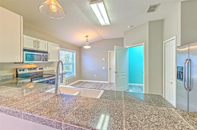Building Photo - 5046 Gato Del Sol Cir