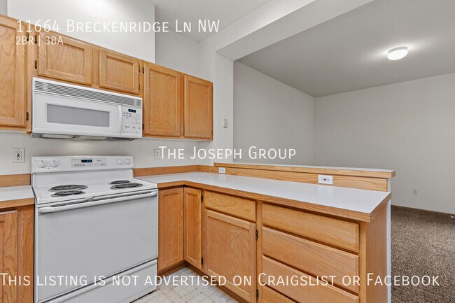 Building Photo - Centrally located 2 bed/2.5 bath in Silver...
