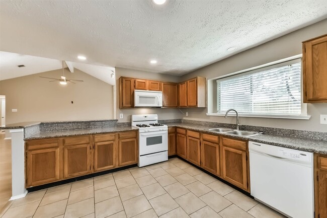 Building Photo - 745 Otter Creek Dr