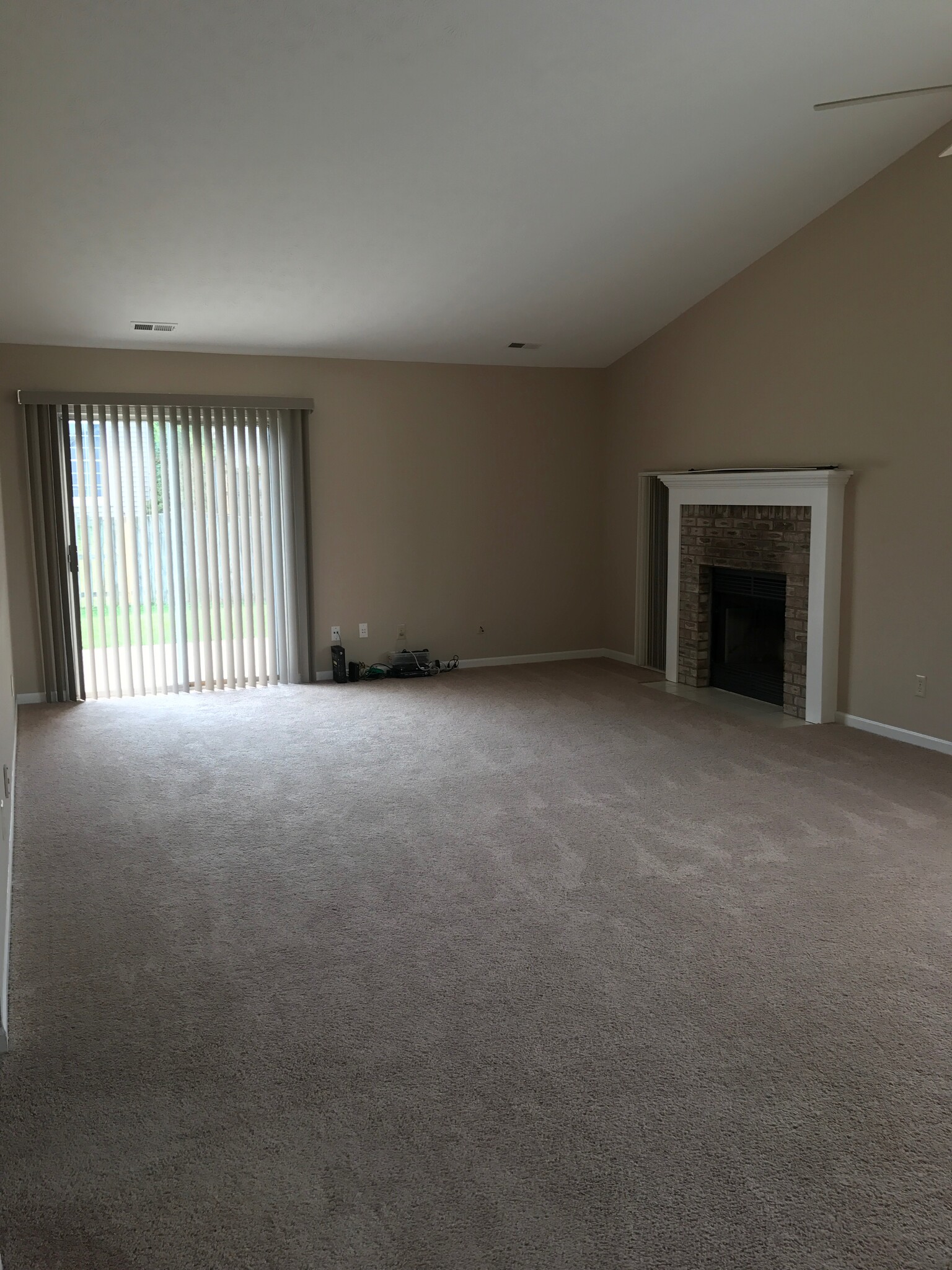 Great Room with Fireplace - 582 Redfox Ct N