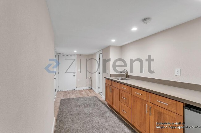 Building Photo - 341 Malcolm Ave