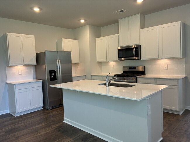 Building Photo - 6619 Japonica Ln