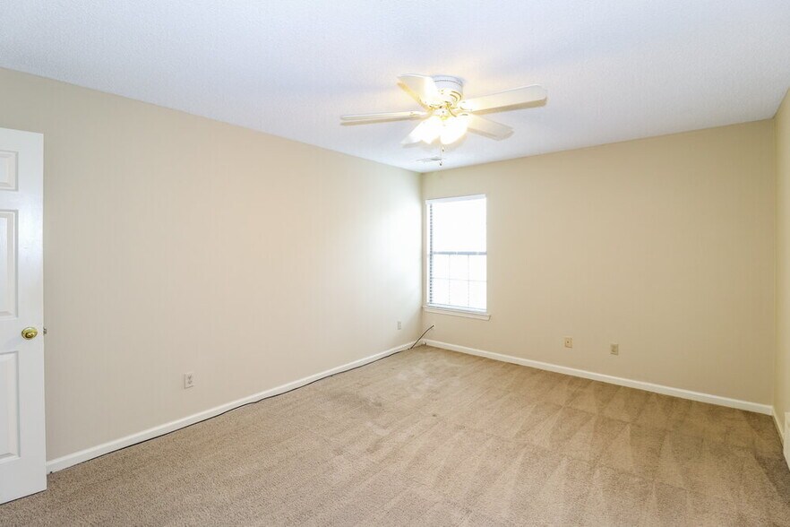 Building Photo - 1611 Oaken Bucket Dr