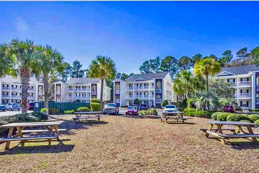 Building Photo - 1294 River Oaks Dr