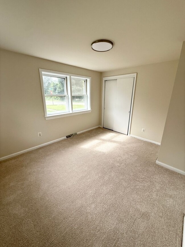 Building Photo - Refreshed One Bedroom in the City