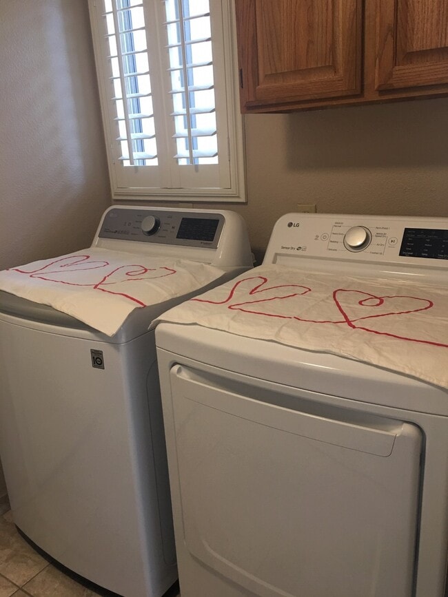 Building Photo - 137 Weatherstone Dr