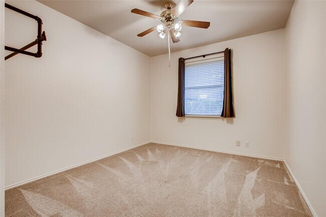 Building Photo - 3217 Tehama Ct