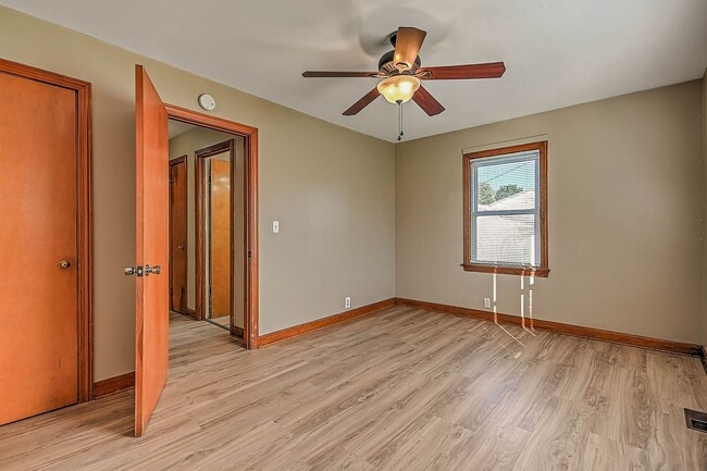 Building Photo - 3 Bedroom / 1 Bath Home