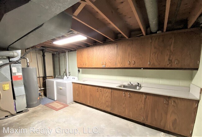 Building Photo - 2 br, 2 bath House - 2205 Madison St.