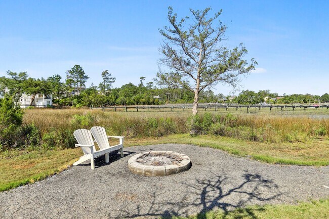 Building Photo - Luxury Waterfront Estate with Deepwater Access