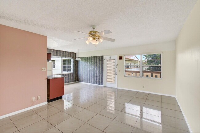 Building Photo - 116 Mansfield C