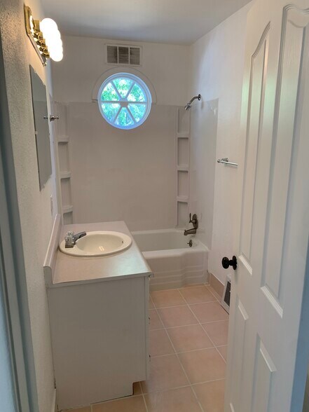 Bathroom - 849 S Newton Ave