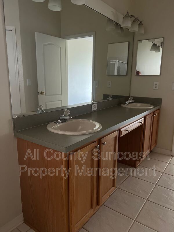 Building Photo - 10715 Northridge Ct