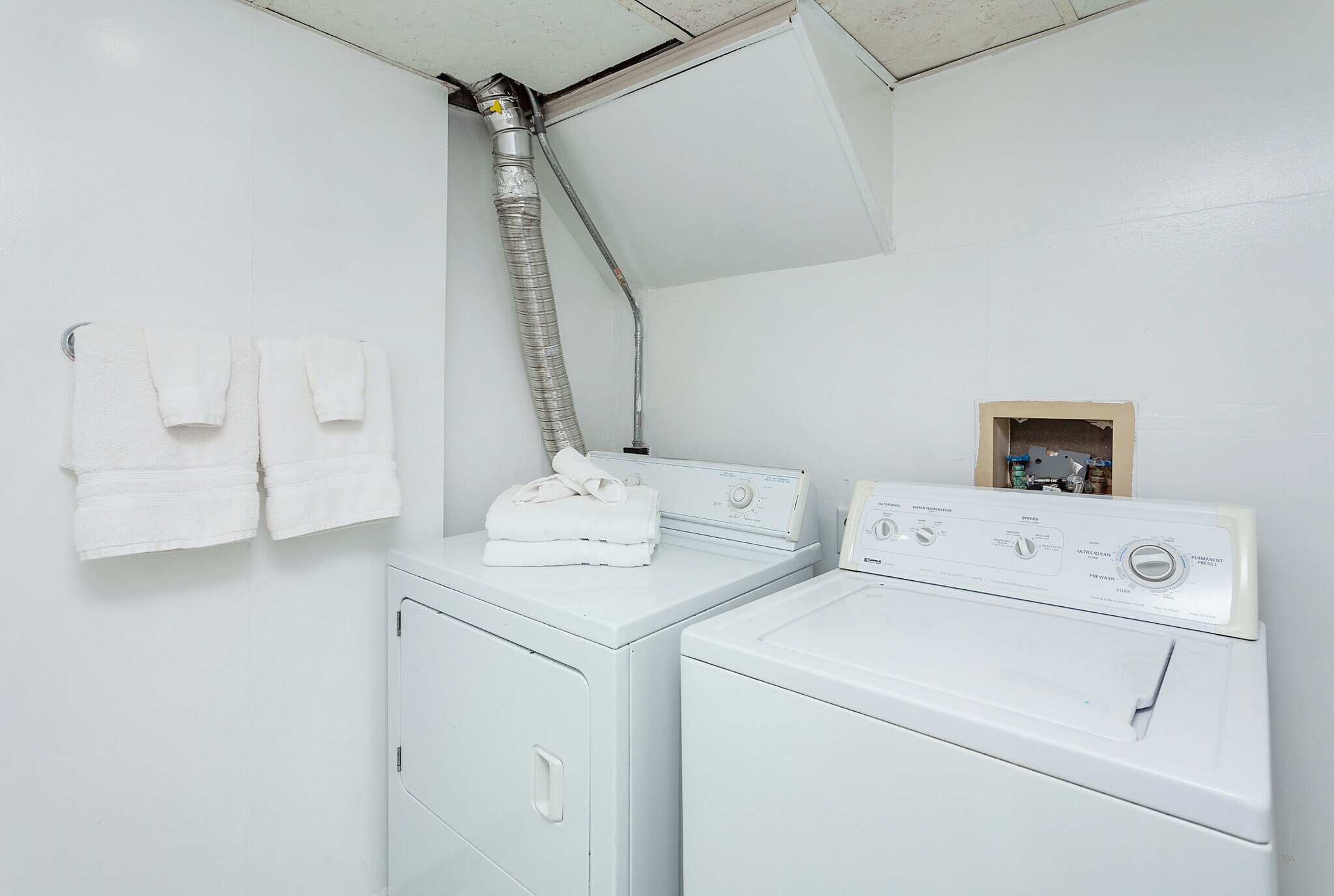 Laundry Room - 2019 Payton Ave