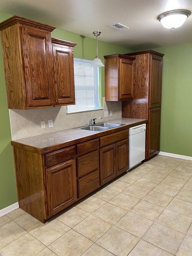 Building Photo - 3 Bedroom Home for Rent in Springdale!