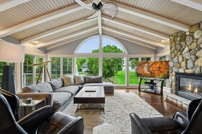 Building Photo - Minnetonka Lakeshore