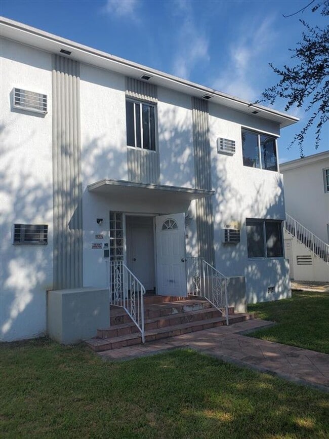 Building Photo - 965-975 Biarritz Drive