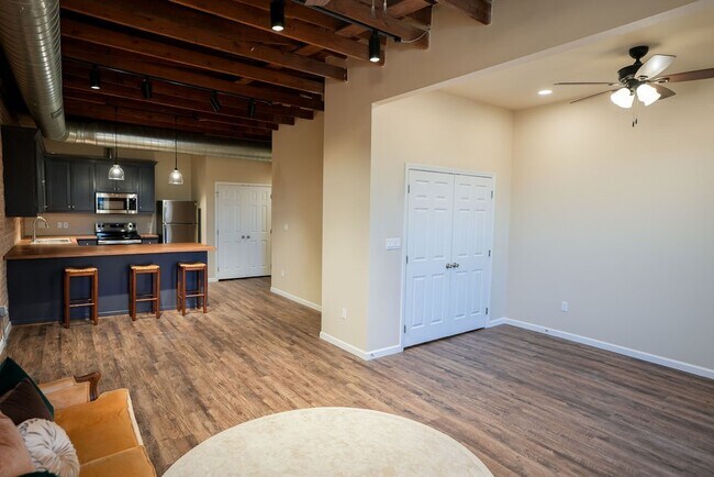 Building Photo - 210 E Washington Ave