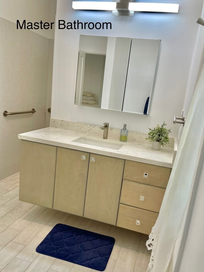 Master Bathroom - 335 Wailupe Cir
