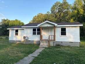 Building Photo - 171 Grant Ln
