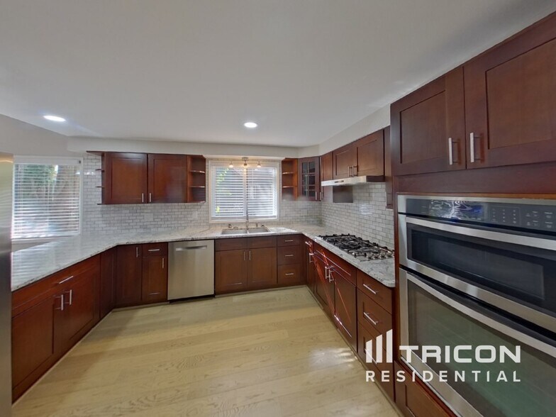 Building Photo - 1250 Hemlock St