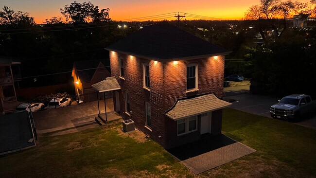 Outdoor - 622 E Capitol Ave