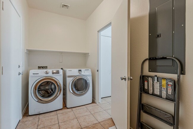Building Photo - Beautiful Townhome in Phoenix Arizona