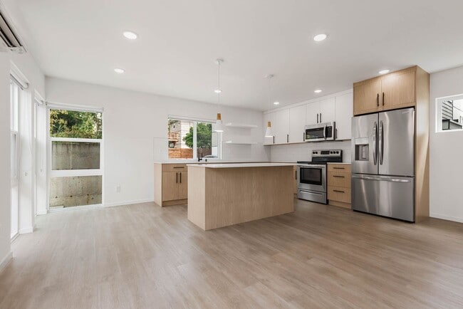 Building Photo - Modern Standalone Townhome with Private Rooftop Deck