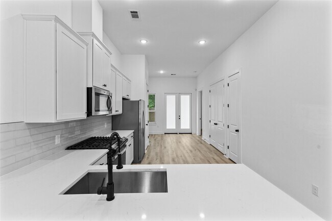 Building Photo - 9116 Peachtree St