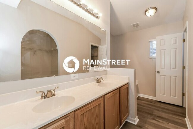 Building Photo - 3 Bedroom Pet-Friendly Home in jacksonville, FL with Main Street Renewal