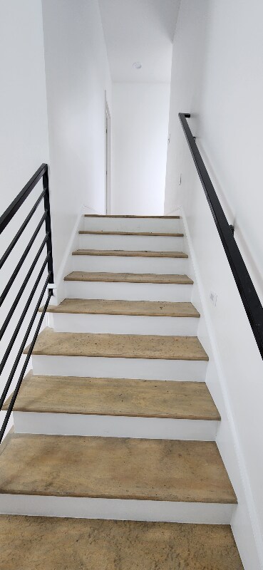 Building Photo - 2431 Franklin Ave